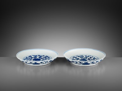 Lot 203 - A PAIR OF BLUE AND WHITE ‘SHANGPIN JIAQI’ DISHES, WANLI