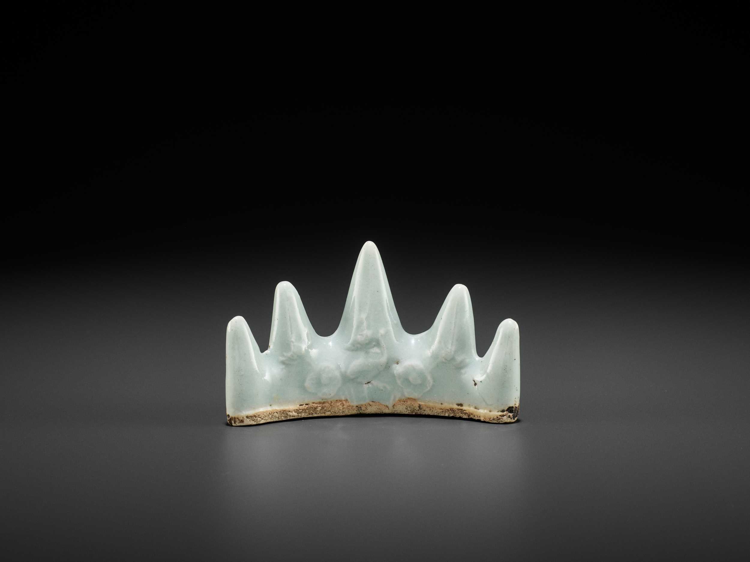 Lot 182 - A MOLDED QINGBAI ‘MOUNTAIN’ BRUSH REST, SOUTHERN SONG TO YUAN DYNASTY