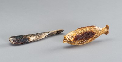 Lot 551 - A GROUP OF TWO UNUSUAL AND LARGE NETSUKE OF FISH