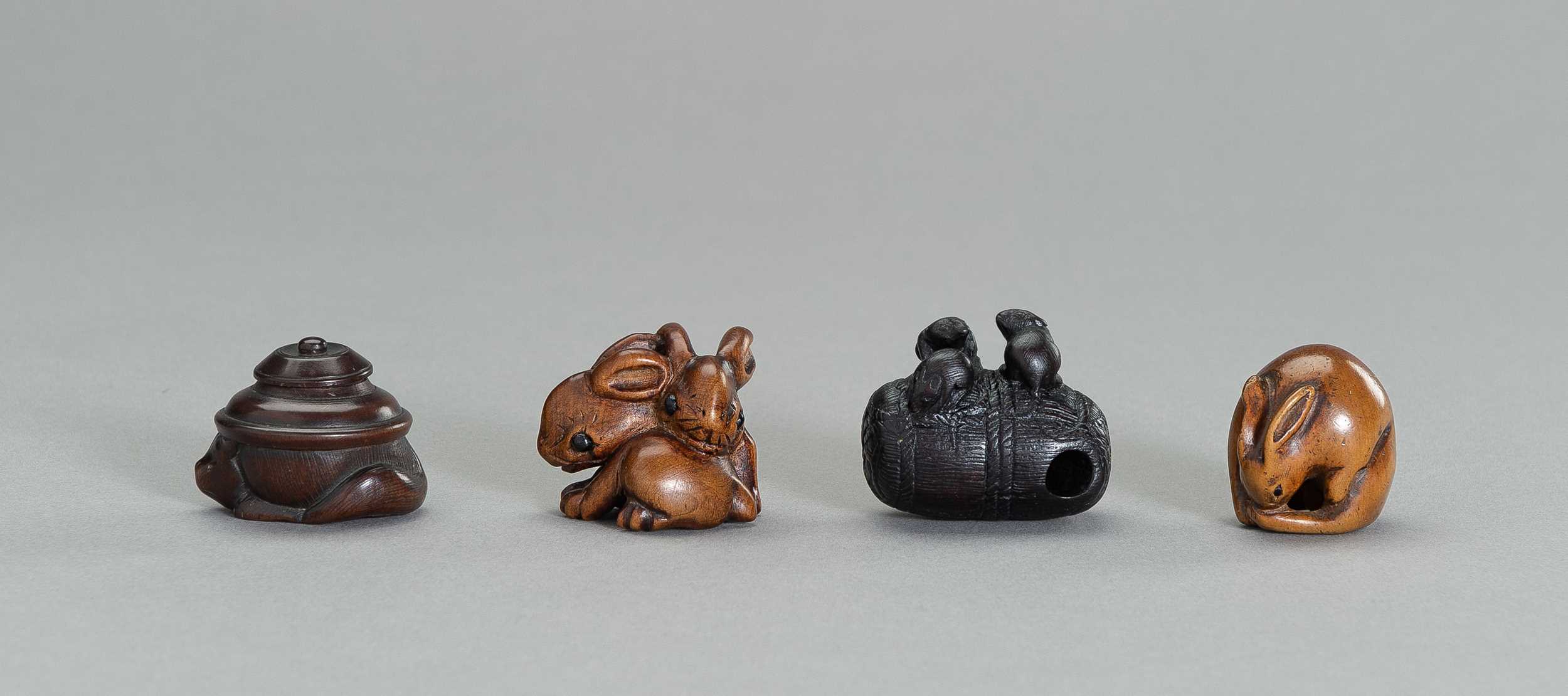 Lot 559 - A GROUP OF FOUR WOOD NETSUKE OF ANIMALS