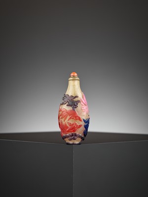 Lot 314 - A FIVE-COLOR OVERLAY YELLOW GLASS ‘CELESTIAL EYE’ SNUFF BOTTLE, PROBABLY IMPERIAL, ATTRIBUTED TO THE PALACE WORKSHOPS