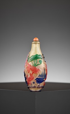 Lot 314 - A FIVE-COLOR OVERLAY YELLOW GLASS ‘CELESTIAL EYE’ SNUFF BOTTLE, PROBABLY IMPERIAL, ATTRIBUTED TO THE PALACE WORKSHOPS