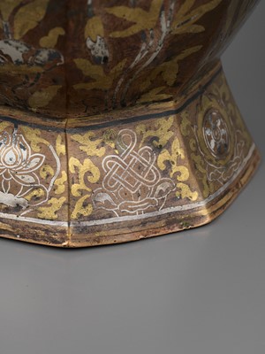 Lot 348 - A ‘BAJIXIANG’ SILVER- AND GOLD-INLAID BRONZE OCTAGONAL VASE, MING DYNASTY