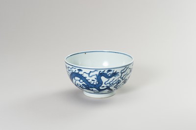 Lot 812 - A BLUE AND WHITE PORCELAIN ‘DRAGON’ BOWL