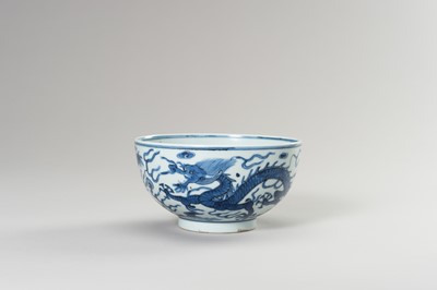 Lot 812 - A BLUE AND WHITE PORCELAIN ‘DRAGON’ BOWL