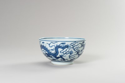 Lot 812 - A BLUE AND WHITE PORCELAIN ‘DRAGON’ BOWL