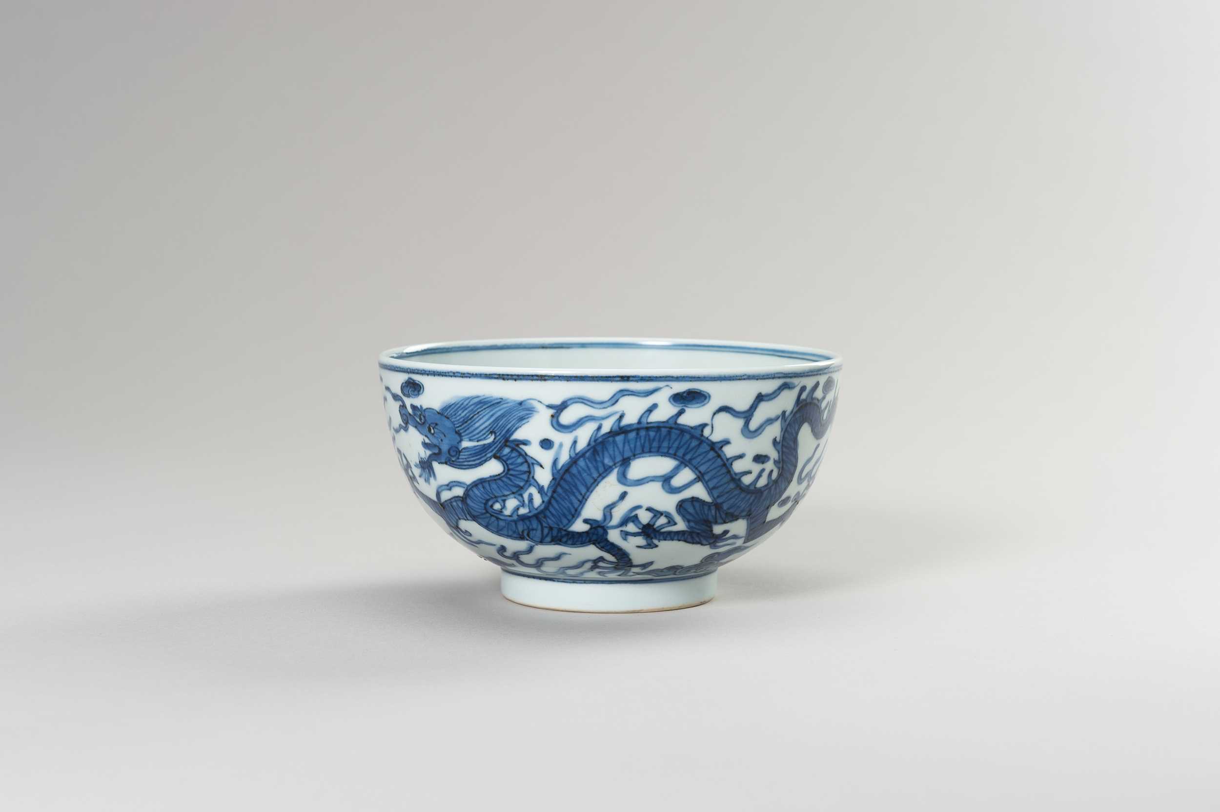 Lot 812 - A BLUE AND WHITE PORCELAIN ‘DRAGON’ BOWL