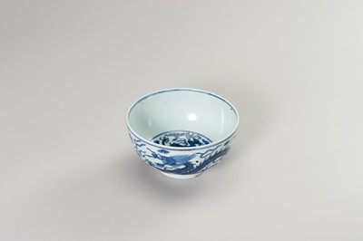 Lot 812 - A BLUE AND WHITE PORCELAIN ‘DRAGON’ BOWL