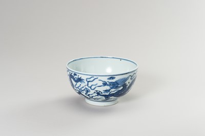 Lot 812 - A BLUE AND WHITE PORCELAIN ‘DRAGON’ BOWL