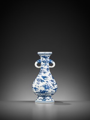 Lot 205 - A BLUE AND WHITE ‘DRAGON AND PHOENIX’ VASE, LATE MING DYNASTY