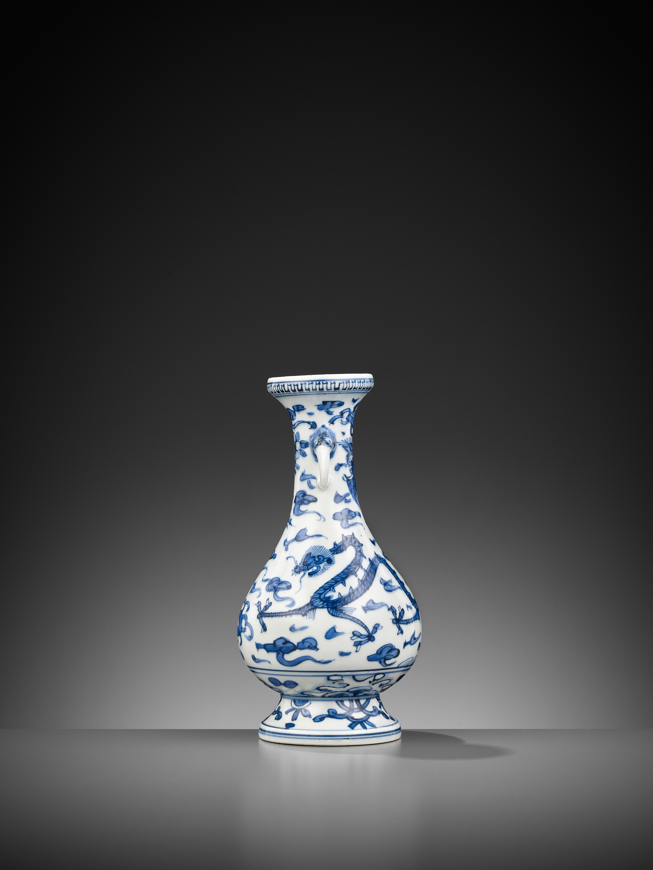 Lot 205 - A BLUE AND WHITE 'DRAGON AND PHOENIX' VASE,