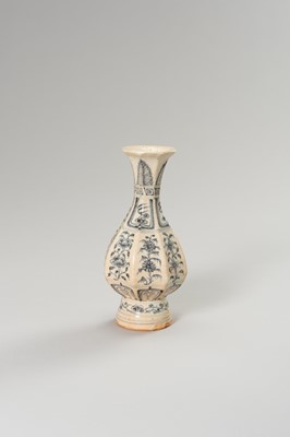 Lot 1390 - AN ANNAMESE BLUE AND WHITE OCTAGONAL VASE