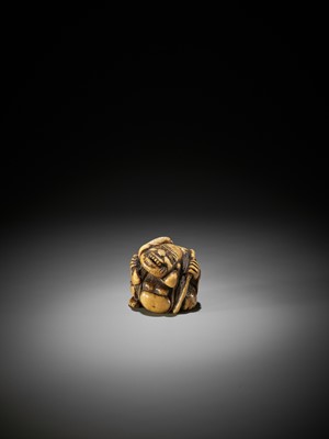 Lot 232 - A SUPERB STAG ANTLER NETSUKE OF HOTEI