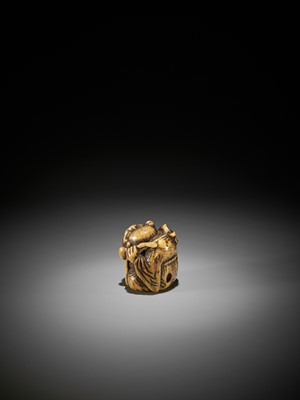 Lot 232 - A SUPERB STAG ANTLER NETSUKE OF HOTEI