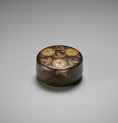 Lot 284 - HARA YOYUSAI: A FINE LACQUERED HAKO NETSUKE WITH MONS AND FERNS