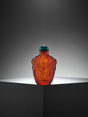 Lot 312 - A CARVED AMBER ‘WANG XIZHI’ SNUFF BOTTLE, QING DYNASTY