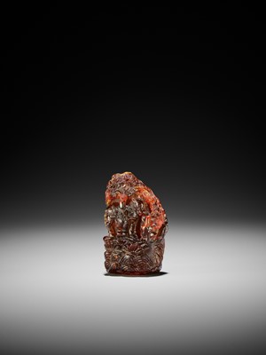 Lot 291 - A CARVED AMBER ‘WARRIORS’ PENDANT, EARLY QING DYNASTY