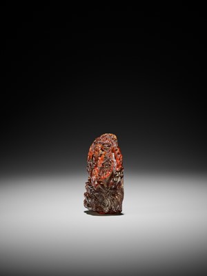 Lot 291 - A CARVED AMBER ‘WARRIORS’ PENDANT, EARLY QING DYNASTY