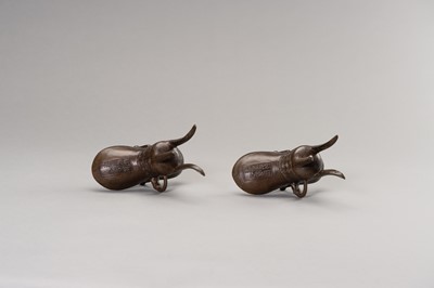 A RARE PAIR OF ARCHAISTIC BRONZE JUE QIANLONG MARK AND PERIOD