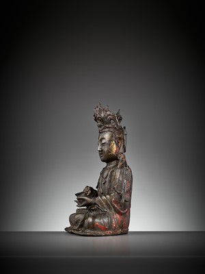Lot 389 - A BRONZE FIGURE OF GUANYIN, LATE MING DYNASTY