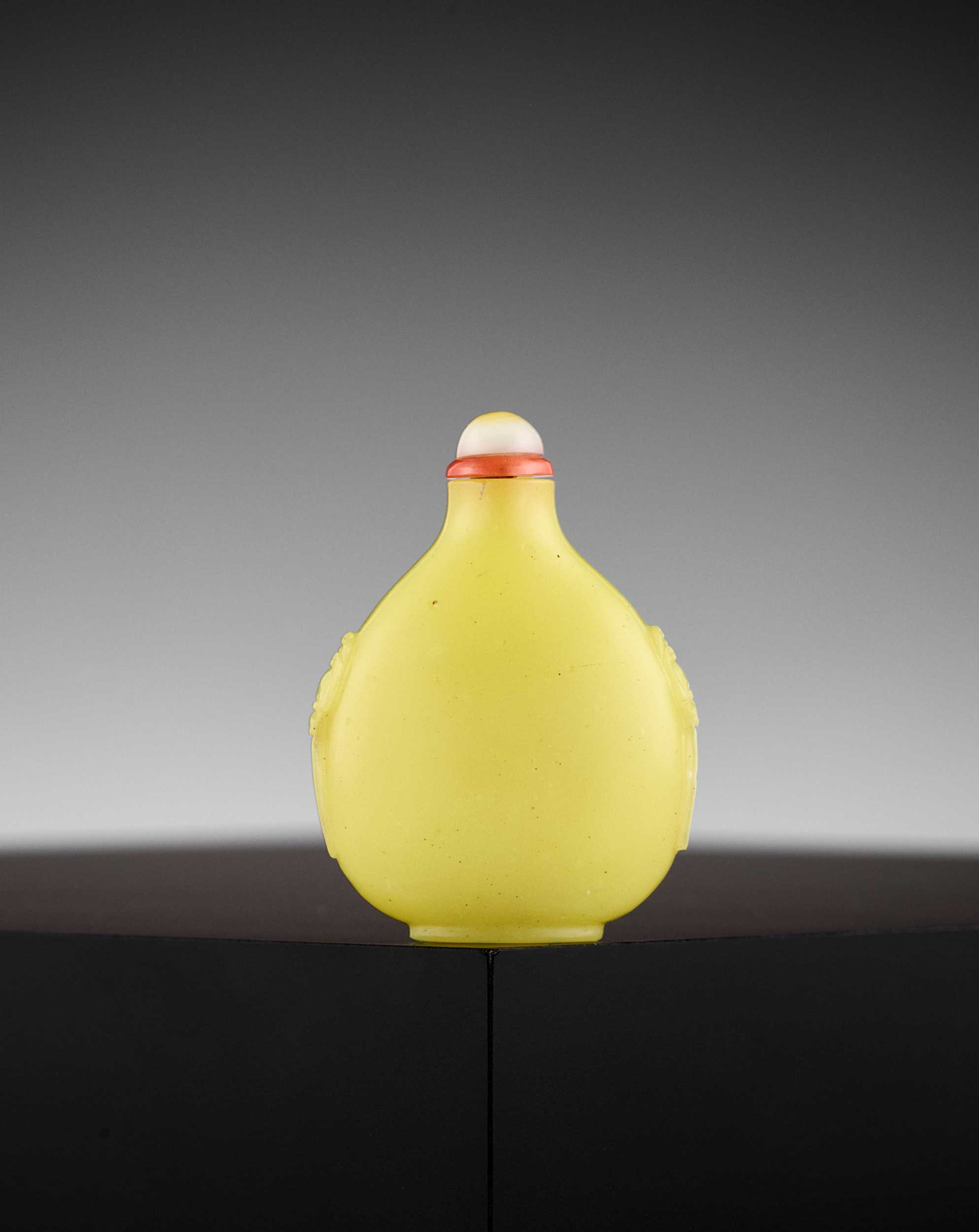 Lot 316 - AN IMPERIAL LEMON-YELLOW GLASS SNUFF BOTTLE, PALACE WORKSHOPS, MID-QING