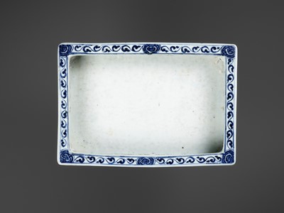 Lot 177 - A BLUE AND WHITE ‘LOTUS’ JARDINIÈRE, 17TH CENTURY