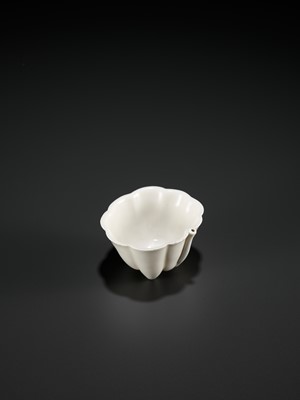 Lot 184 - A DEHUA ‘CRAB AND LOTUS’ WASHER AND WATERDROPPER, EARLIER QING DYNASTY