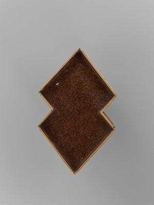 Lot 382 - A DOUBLE-LOZENGE-FORM WOOD KOBAKO AND COVER