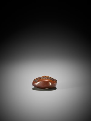 Lot 30 - A SUPERB WOOD MANJU NETSUKE OF SQUIRREL WITH GRAPES