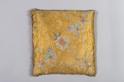 Lot 986 - A YELLOW SILK CUSHION WITH DRAGONS