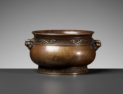 Lot 365 - AN UNUSUAL ‘ARCHAISTIC’ BRONZE CENSER, 17TH-18TH CENTURY OR EARLIER
