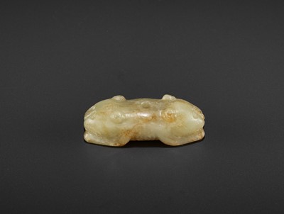 Lot 80 - A YELLOW AND RUSSET JADE ‘DOUBLE CAT’ PENDANT, MING DYNASTY