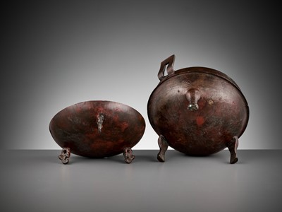 Lot 331 - A BRONZE TRIPOD VESSEL AND COVER, DING, HAN DYNASTY