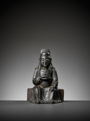 Lot 31 - A BRONZE FIGURE OF A DAOIST DIGNITARY, MING DYNASTY