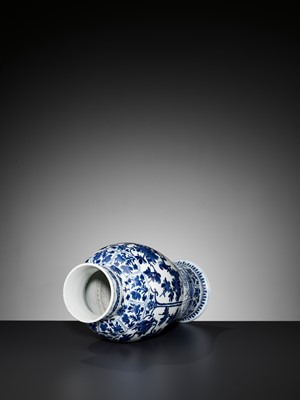 Lot 195 - A BLUE AND WHITE BALUSTER VASE AND COVER, KANGXI PERIOD