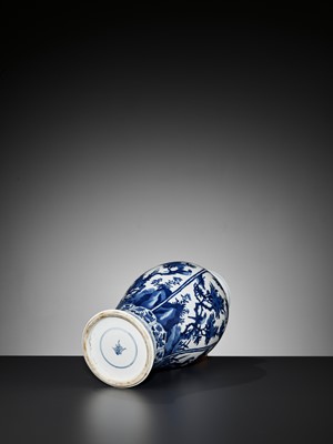 Lot 195 - A BLUE AND WHITE BALUSTER VASE AND COVER, KANGXI PERIOD