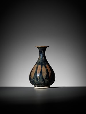 Lot 167 - A RARE SMALL HENAN BLACK-GLAZED RUSSET-SPLASHED YUHUCHUNPING, NORTHERN SONG TO JIN DYNASTY