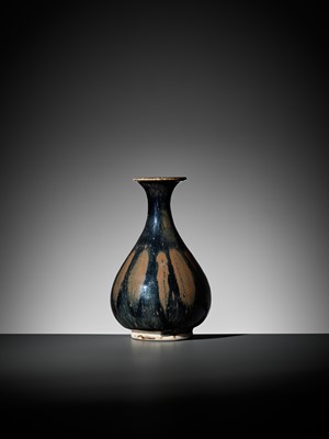 Lot 167 - A RARE SMALL HENAN BLACK-GLAZED RUSSET-SPLASHED YUHUCHUNPING, NORTHERN SONG TO JIN DYNASTY