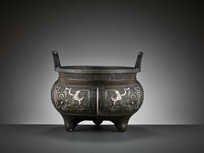Lot 342 - A LARGE ARCHAISTIC PARCEL-GILT AND SILVER-INLAID BRONZE TRIPOD CENSER, LATE MING TO EARLY QING