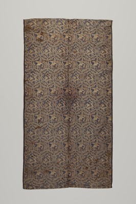 Lot 1012 - A SILK WEAVING WITH DRAGONS