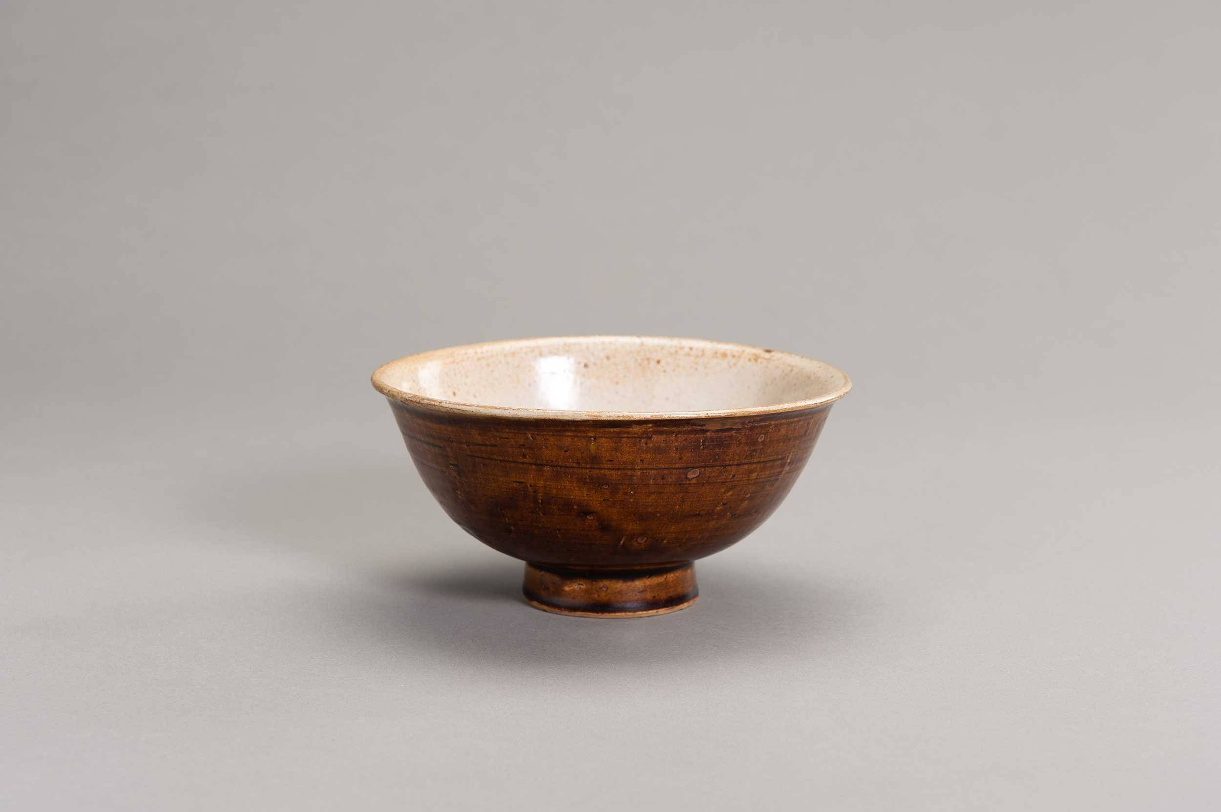 Lot 720 - A BROWN GLAZED BOWL