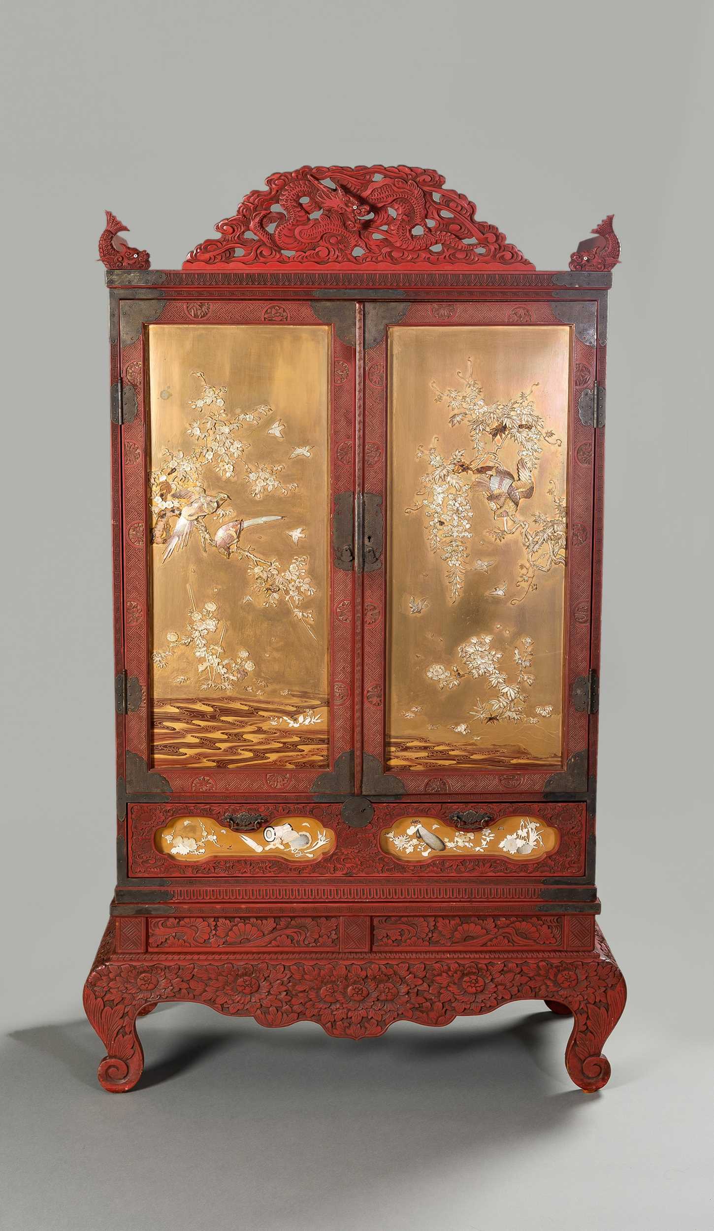 Lot 222 - A LARGE AND IMPRESSIVE LACQUER AND SHIBAYAMA CABINET