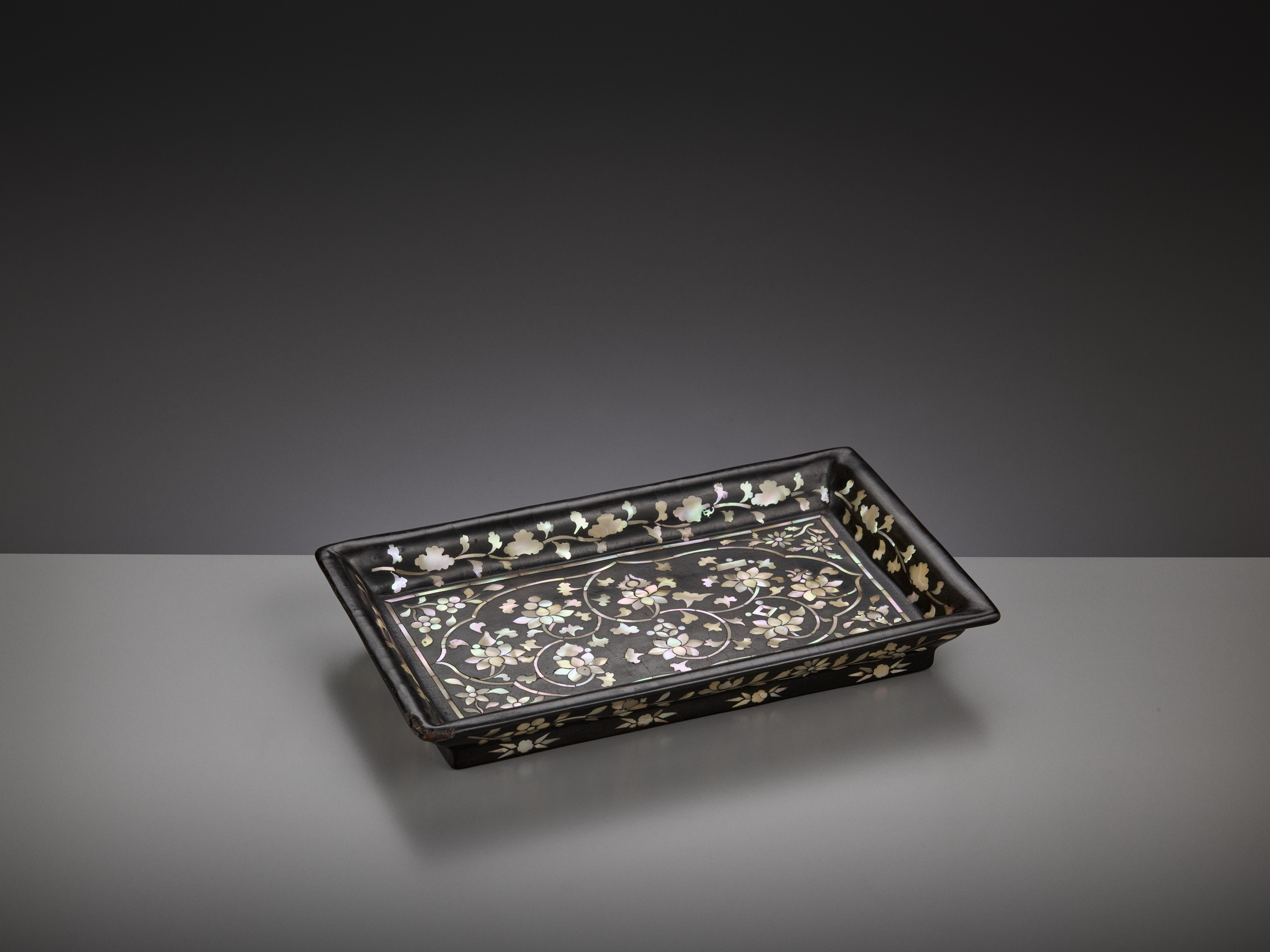 Lot 291 - A MOTHER-OF-PEARL-INLAID BLACK LACQUER