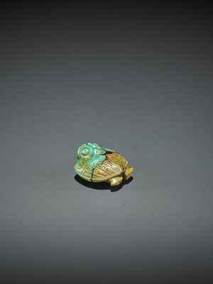 Lot 59 - A TURQUOISE PENDANT DEPICTING A BIRD, SHANG TO WESTERN ZHOU DYNASTY