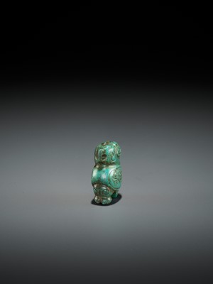 Lot 56 - A TURQUOISE MATRIX PENDANT DEPICTING AN OWL, LATE SHANG DYNASTY