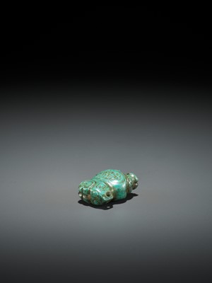 Lot 56 - A TURQUOISE MATRIX PENDANT DEPICTING AN OWL, LATE SHANG DYNASTY
