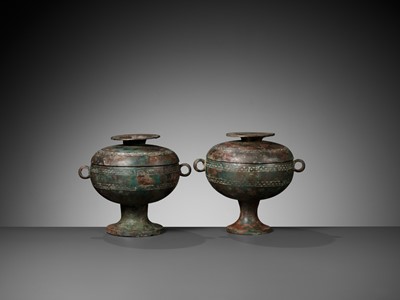 Lot 1 - A PAIR OF BRONZE RITUAL VESSELS AND COVER, DOU, EASTERN ZHOU DYNASTY