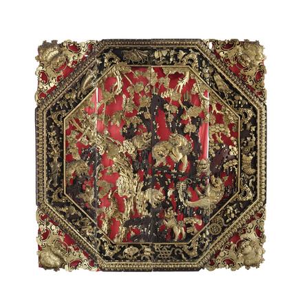 Lot 419 - A MONUMENTAL LACQUERED AND GILT WOOD 'TAISHI