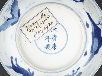 Lot 261 - A BLUE AND WHITE ‘EIGHT HORSES OF MUWANG’ DISH, KANGXI MARK AND PERIOD