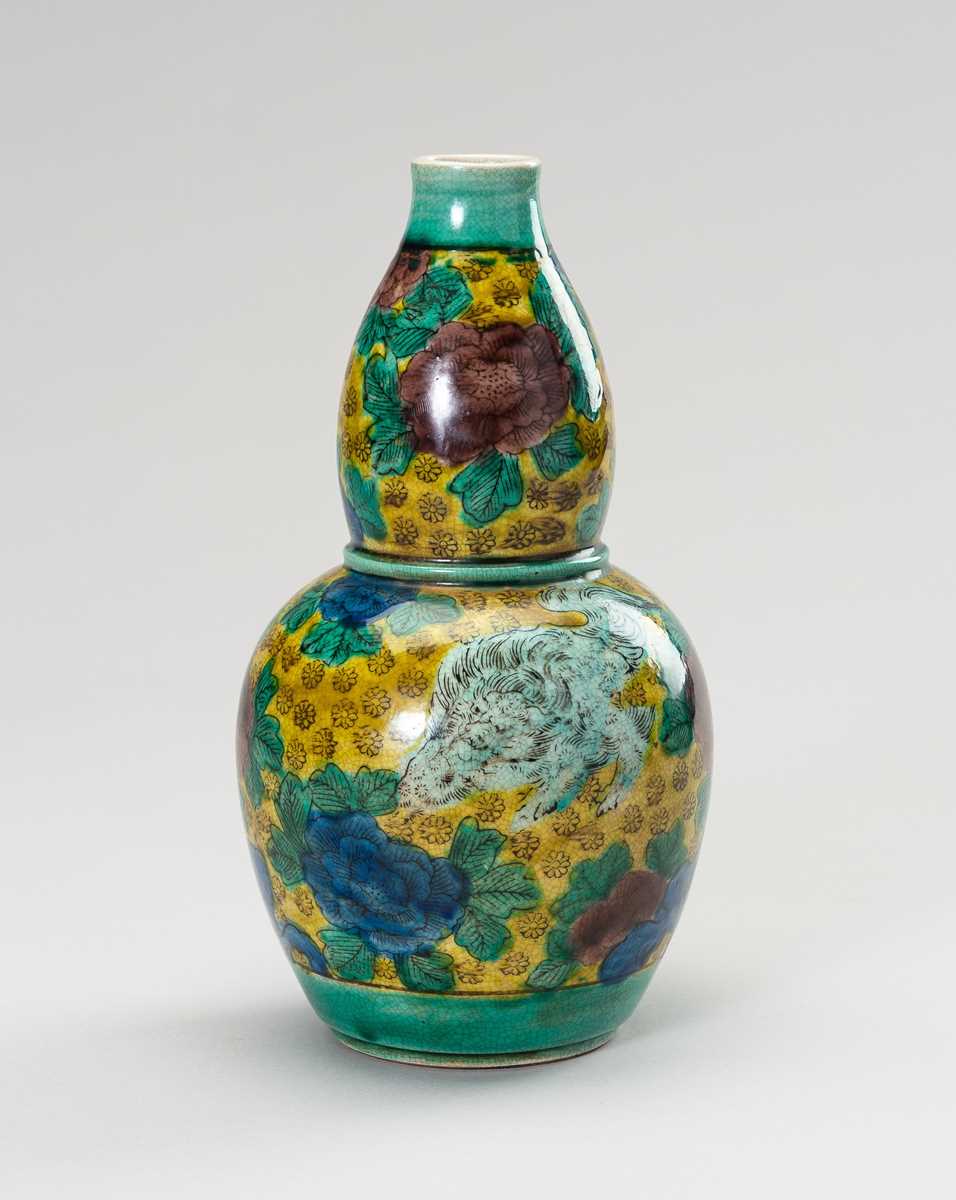 Lot 83 - A YOSHIDAYA KUTANI PORCELAIN DOUBLE-GOURD VASE